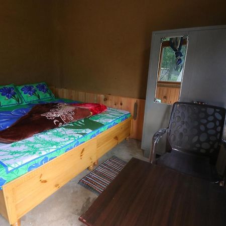 Tirthan Hilltop Home Stay Banjār Exteriör bild