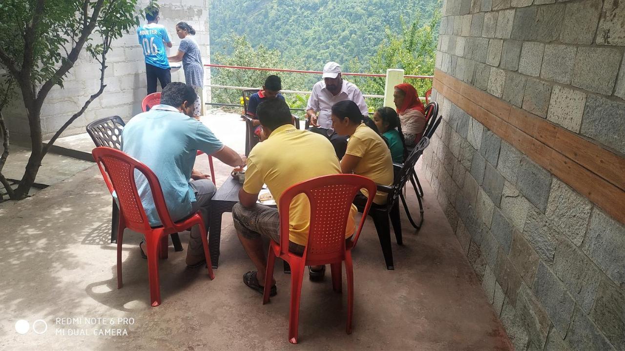 Tirthan Hilltop Home Stay Banjār Exteriör bild
