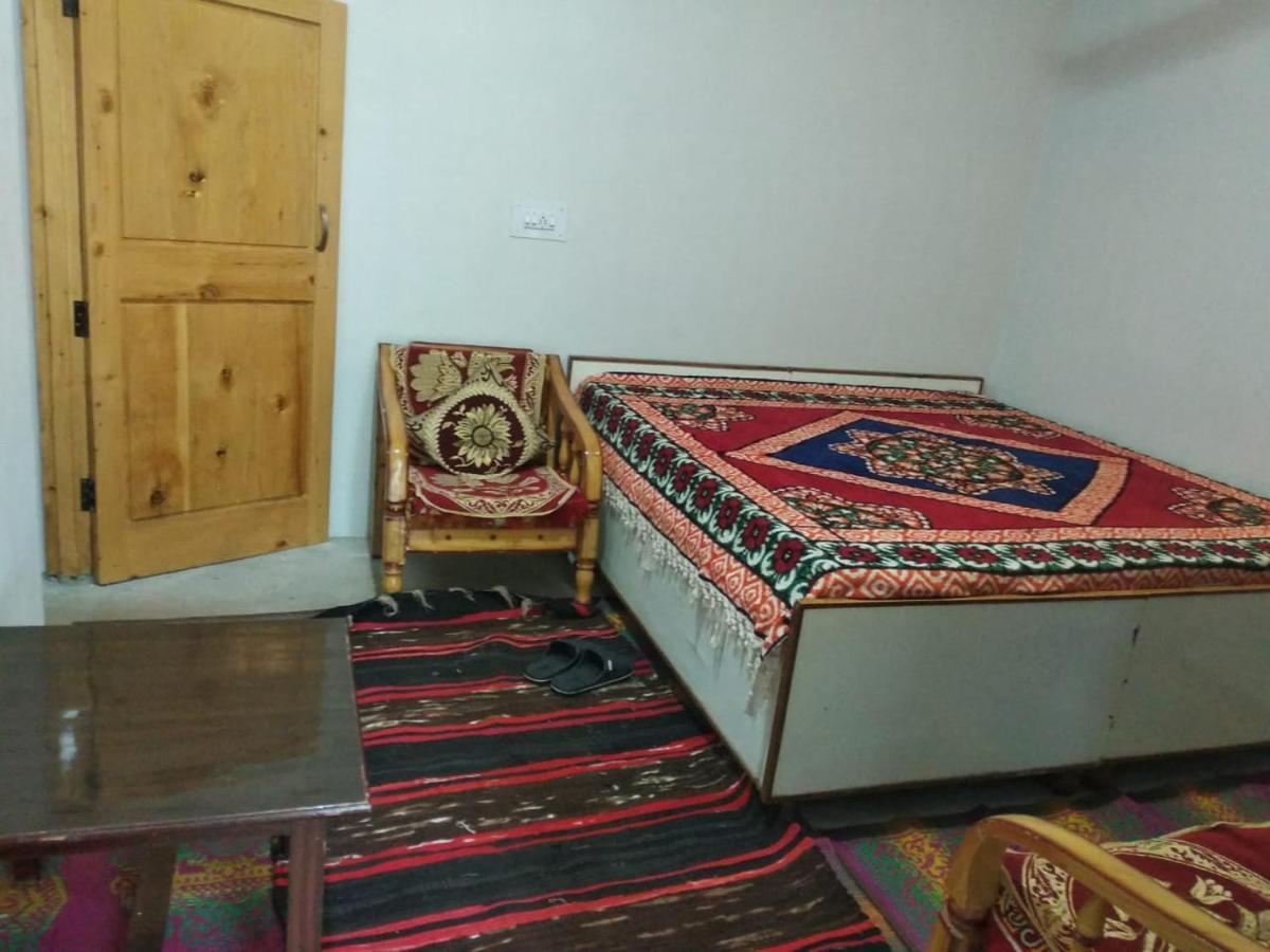 Tirthan Hilltop Home Stay Banjār Exteriör bild